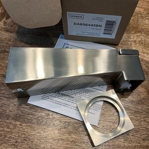 Gerber/ Danze Mid-Town Wall Mount Tub Spout with Diverter. New! DA606445BN